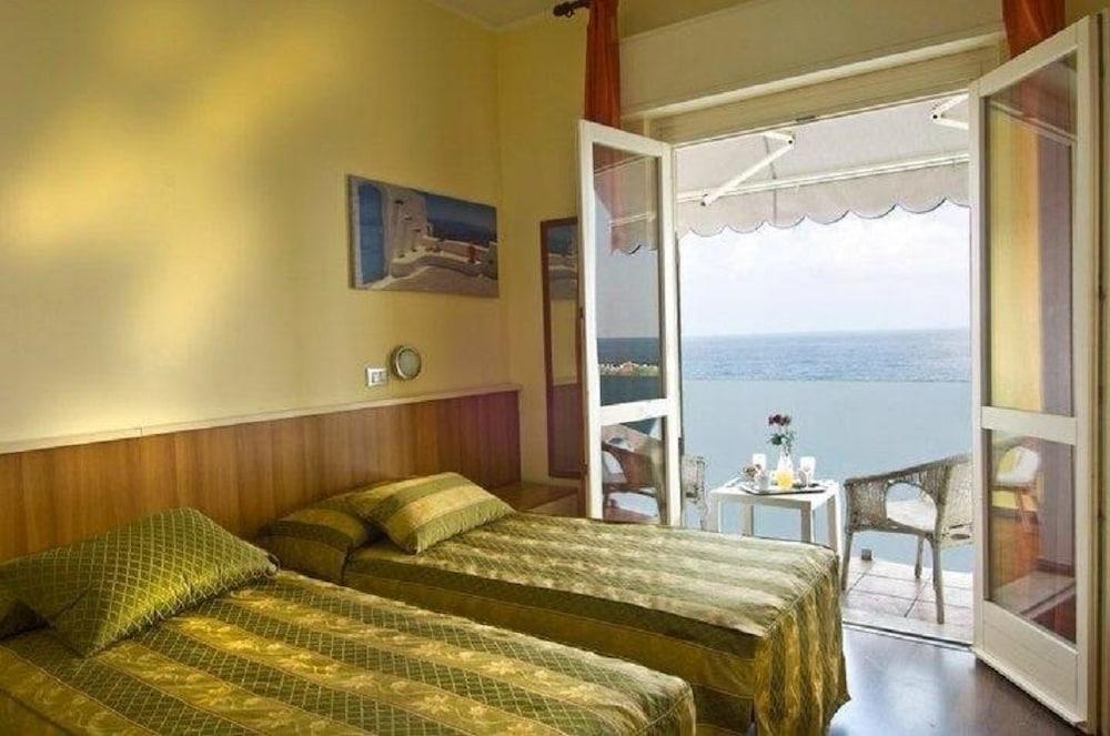 Hotel Marina 첼레리구레 외부 사진